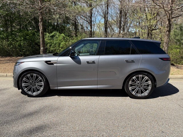 2025 Land Rover Range Rover Sport SE photo 2