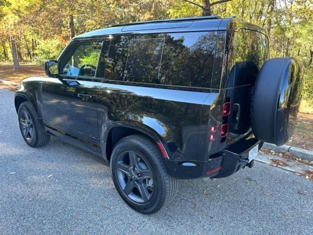 New 2025 Land Rover Defender 90 X-Dynamic SE SUV