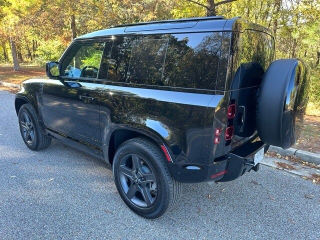 2025 Land Rover Defender 90 X-Dynamic SE photo 3