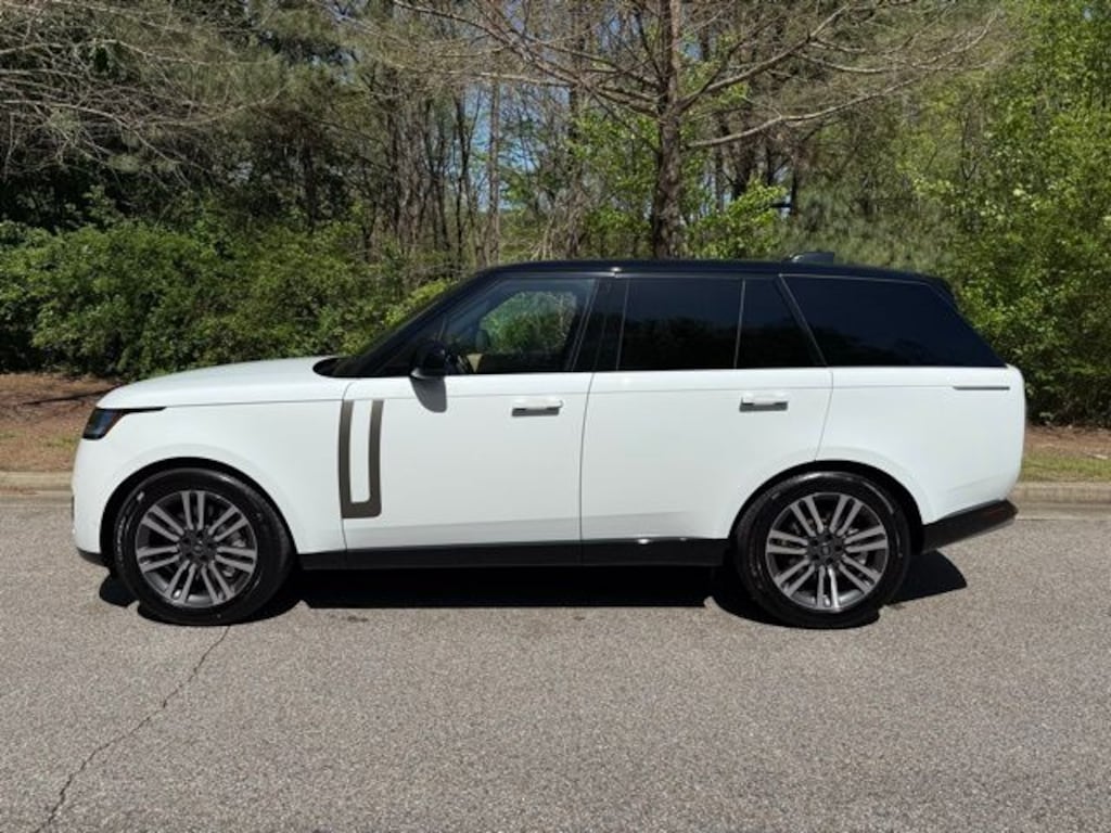 New 2025 Land Rover Range Rover SE SUV