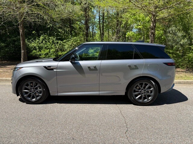 2025 Land Rover Range Rover Sport SE photo 2