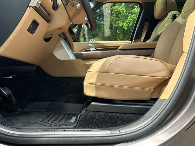 2025 Land Rover Range Rover SE - Photo 12