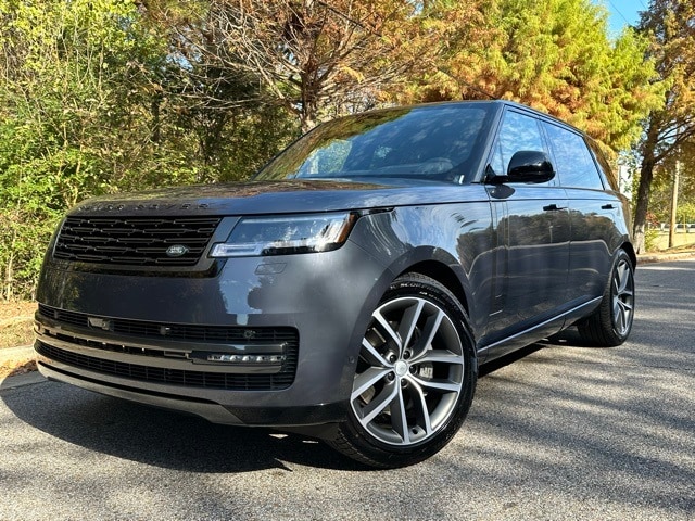 2025 Land Rover Range Rover SE's photo