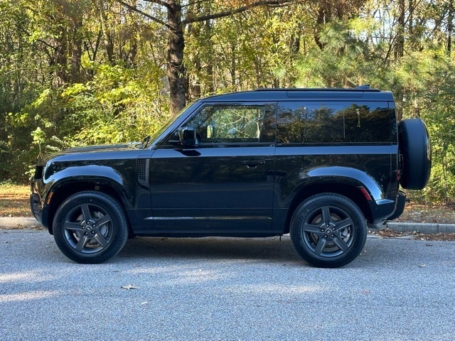 2025 Land Rover Defender 90 X-Dynamic SE photo 2