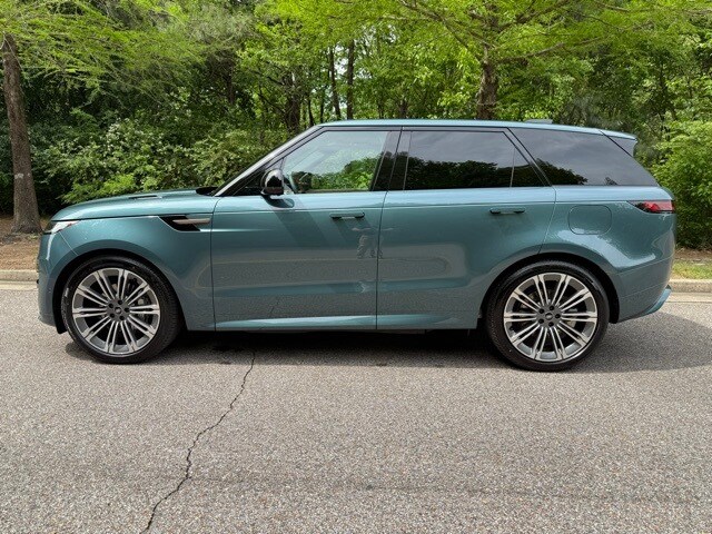2025 Land Rover Range Rover Sport SE photo 2
