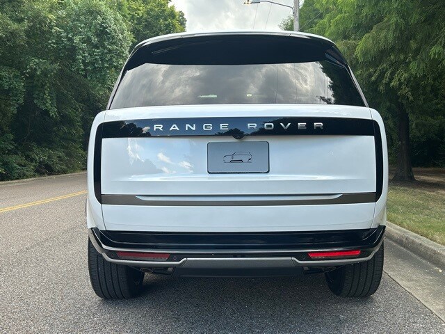 2025 Land Rover Range Rover SE photo 3