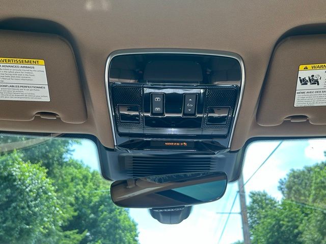 2025 Land Rover Range Rover SE - Photo 17