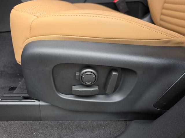 2026 Land Rover Discovery Tempest Edition - Photo 16