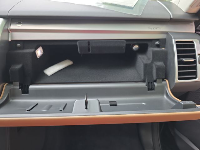 2026 Land Rover Discovery Tempest Edition - Photo 45