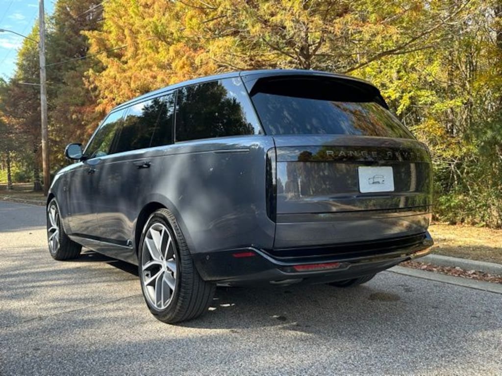 New 2025 Land Rover Range Rover SE 7-Seats SUV