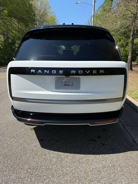 2025 Land Rover Range Rover SE photo 4