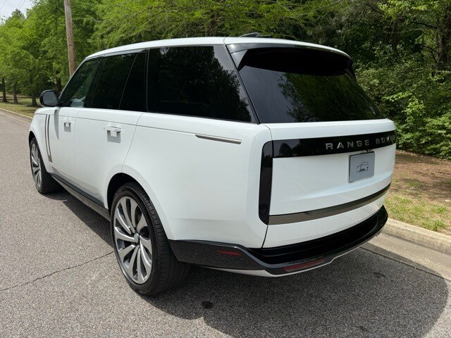 2025 Land Rover Range Rover SE photo 3