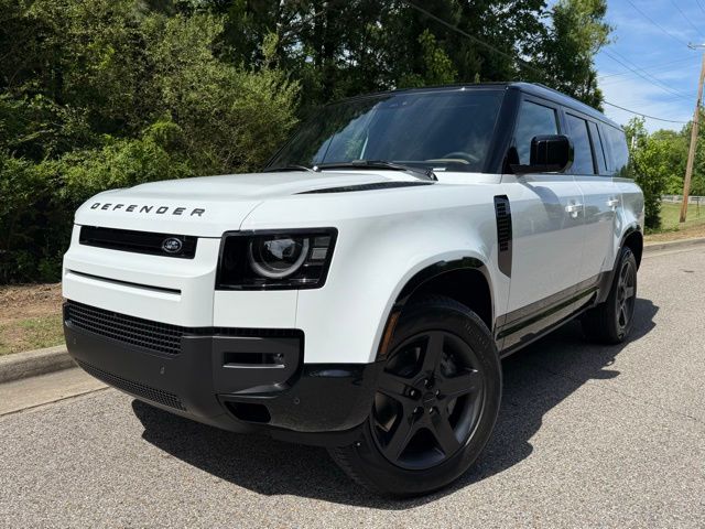 2026 Land Rover Defender 130 X-Dynamic SE P400's photo