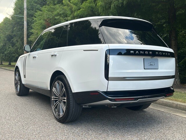 2025 Land Rover Range Rover SE photo 2