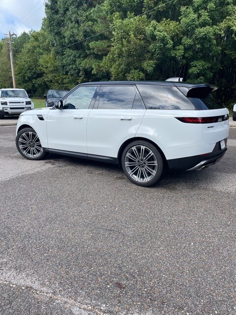 2024 Land Rover Range Rover Sport SE photo 2