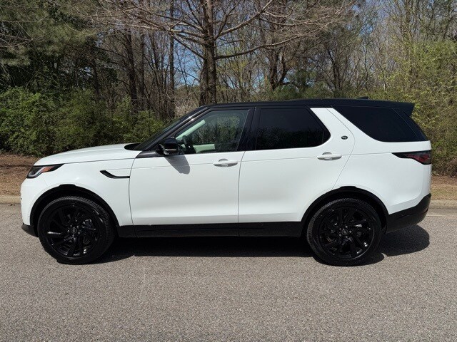 2025 Land Rover Discovery SE photo 2