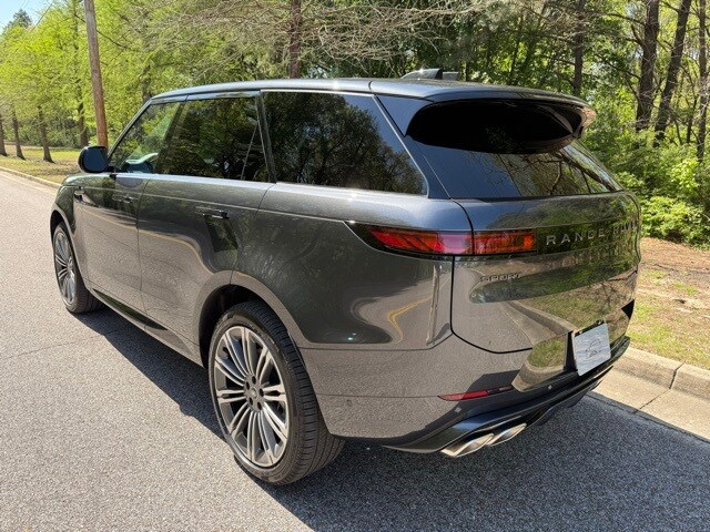 2025 Land Rover Range Rover Sport SE photo 3