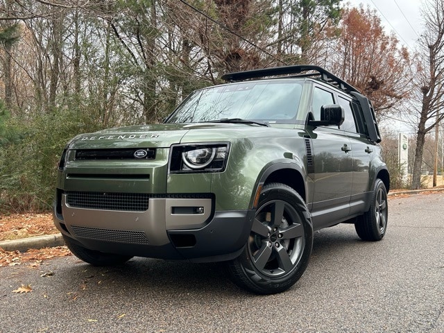 2026 Land Rover Defender S's photo