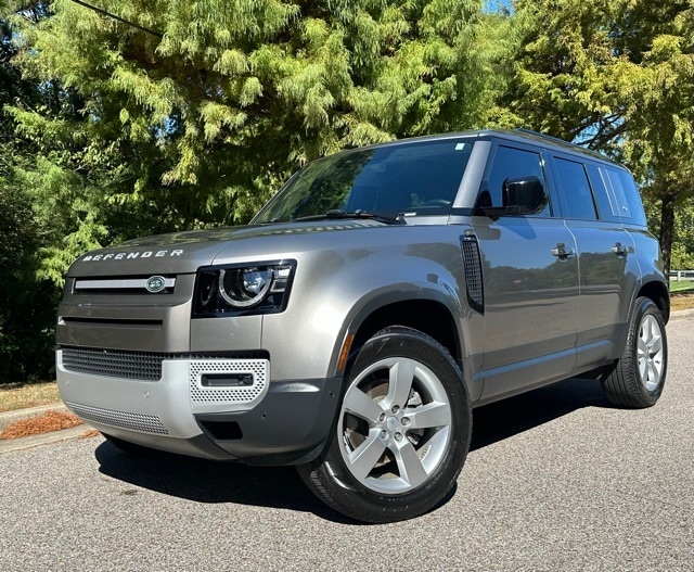 2024 Land Rover Defender S's photo