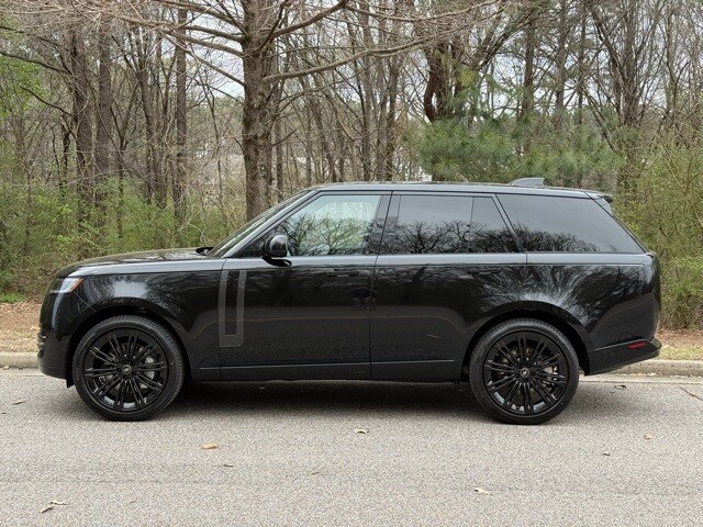 2025 Land Rover Range Rover SE photo 2