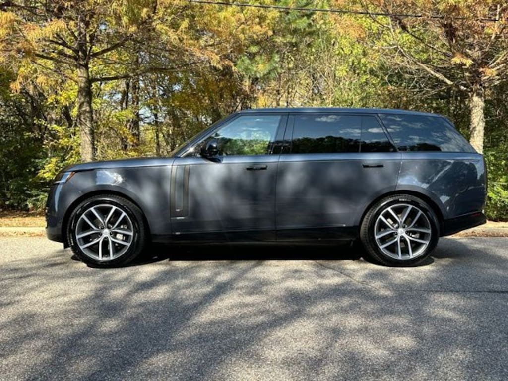 New 2025 Land Rover Range Rover SE 7-Seats SUV
