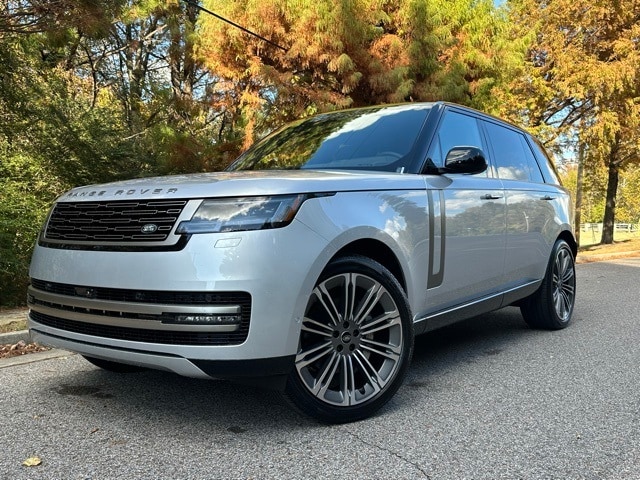 2025 Land Rover Range Rover SE's photo