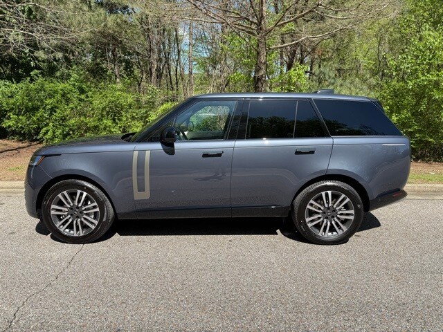2025 Land Rover Range Rover SE photo 2