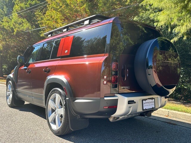 2023 Land Rover Defender 130 First Edition photo 3