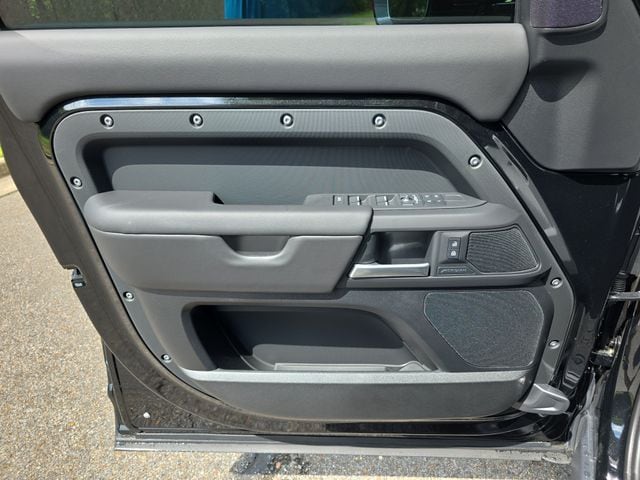 2026 Land Rover Defender S - Photo 23