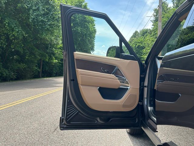 2025 Land Rover Range Rover SE - Photo 16