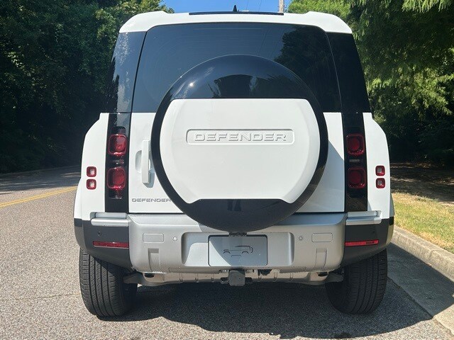 2025 Land Rover Defender 110 S photo 4
