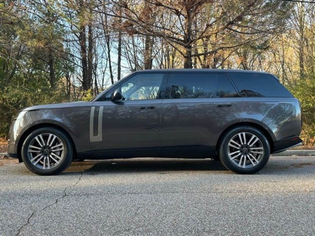 New 2025 Land Rover Range Rover SE LWB 530PS 7-Seats SUV