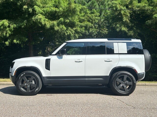 2025 Land Rover Defender 110 S photo 2