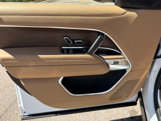2025 Land Rover Range Rover SE - Photo 23