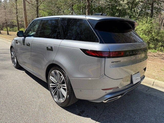 2025 Land Rover Range Rover Sport SE photo 3