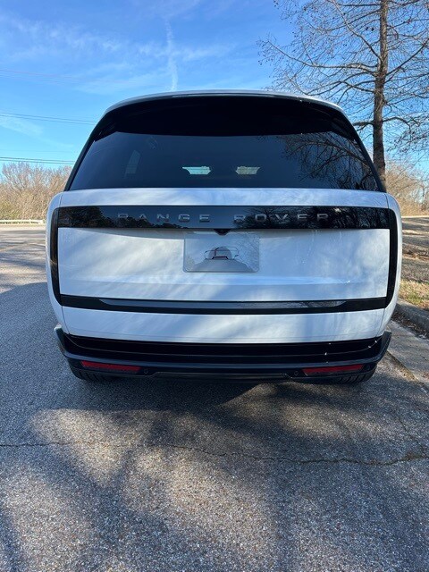 2025 Land Rover Range Rover SE photo 4