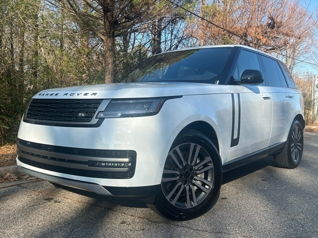 2026 Land Rover Range Rover SE's photo