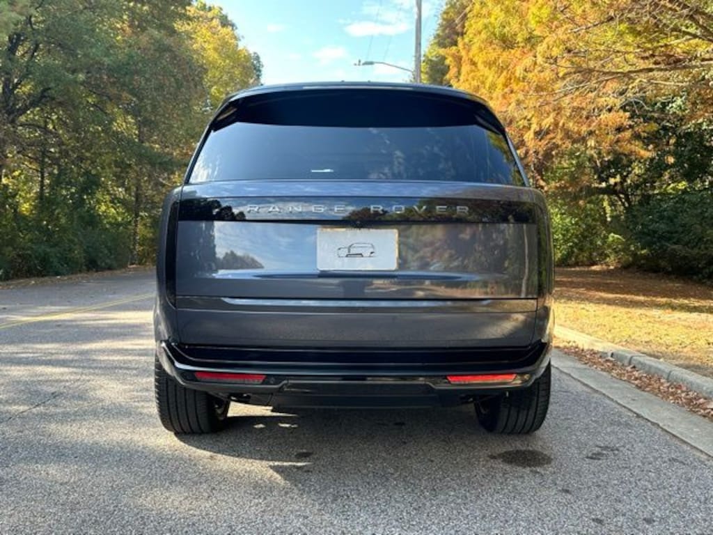 New 2025 Land Rover Range Rover SE 7-Seats SUV
