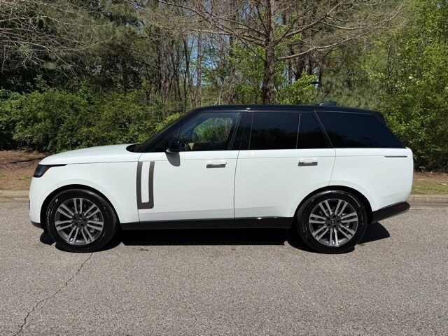 2025 Land Rover Range Rover SE photo 2