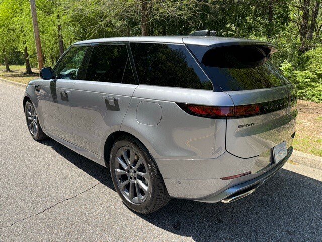 2025 Land Rover Range Rover Sport SE photo 3
