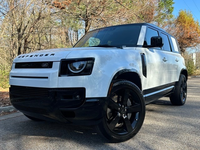 2026 Land Rover Defender X-Dynamic SE's photo