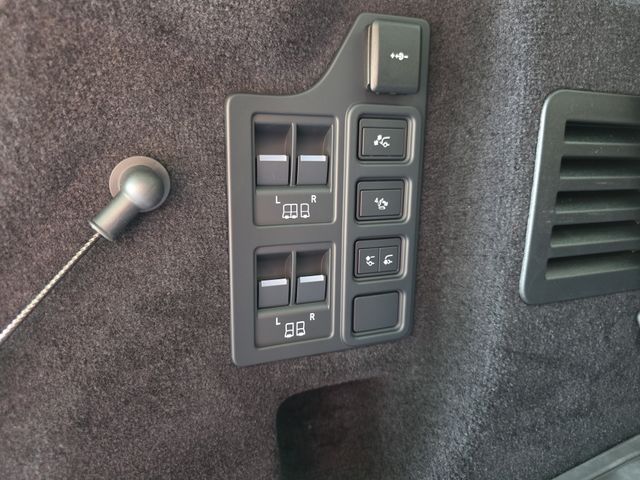 2026 Land Rover Discovery Tempest Edition - Photo 38