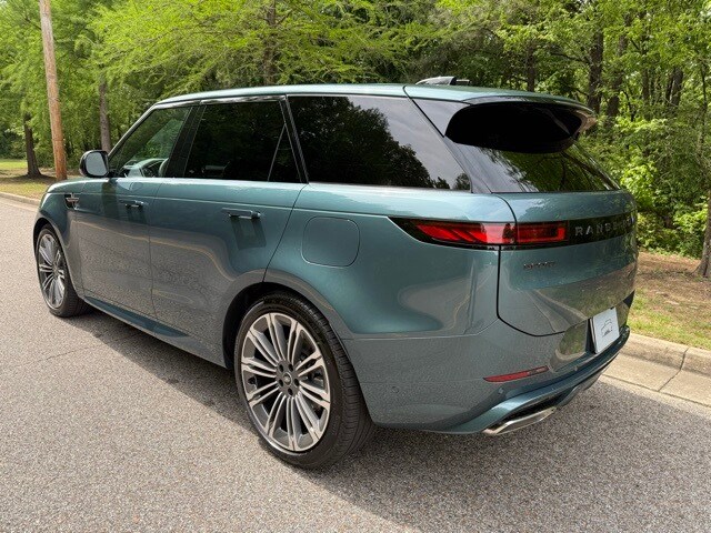 2025 Land Rover Range Rover Sport SE photo 3