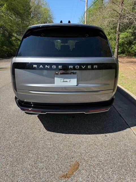 2025 Land Rover Range Rover SE photo 4