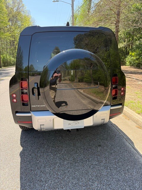 2025 Land Rover Defender 130 S photo 4