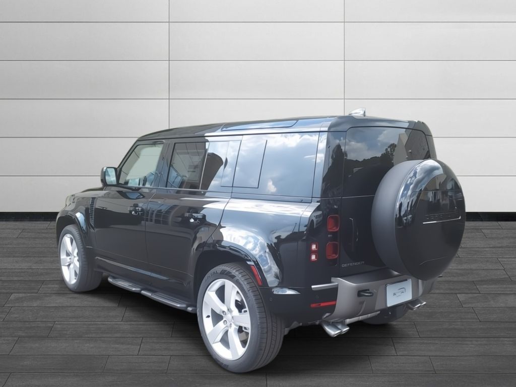 2025 Land Rover Defender 110 X-Dynamic SE photo 3