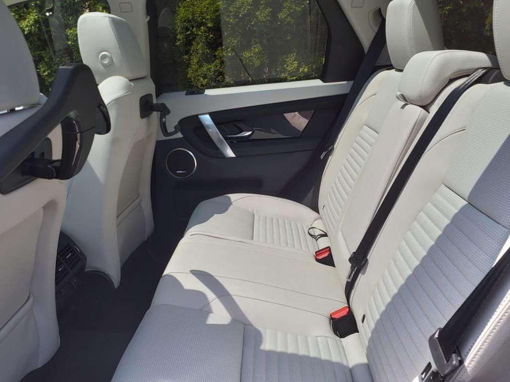 2025 Land Rover Discovery Sport S photo 4