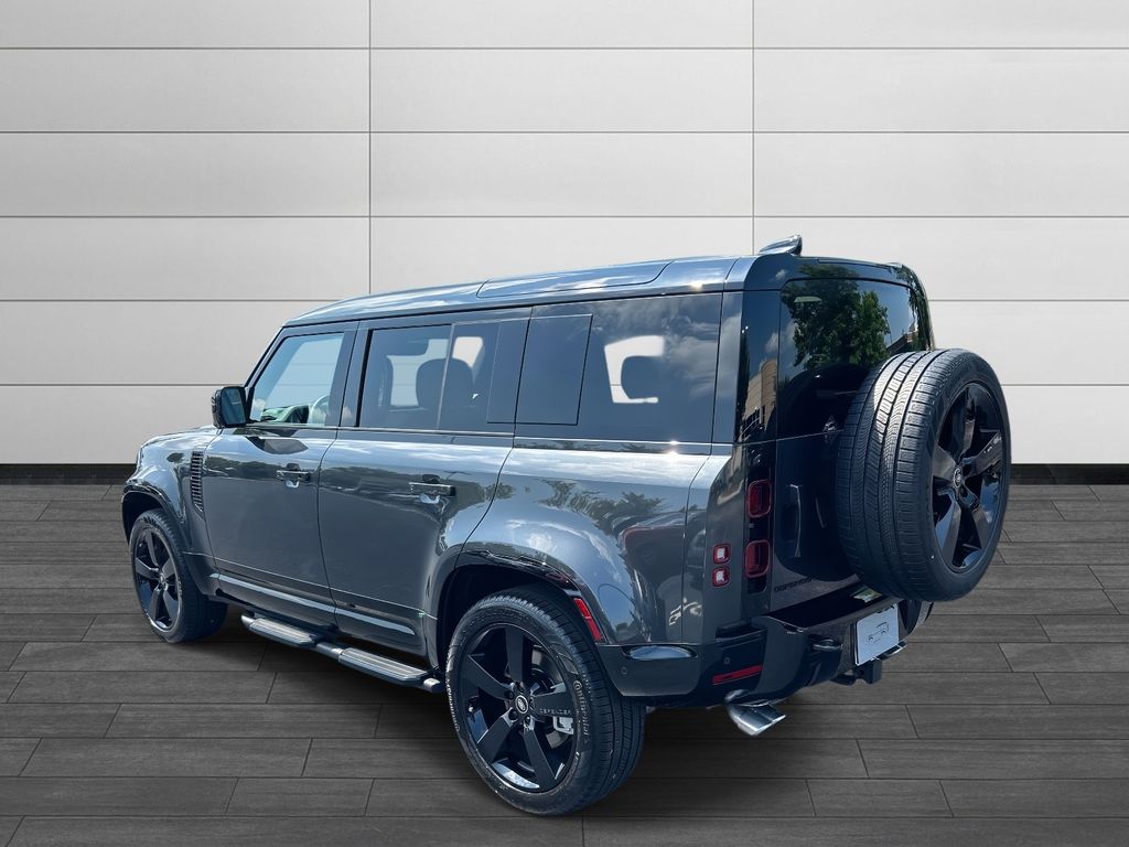 2025 Land Rover Defender 110 X-Dynamic SE photo 3