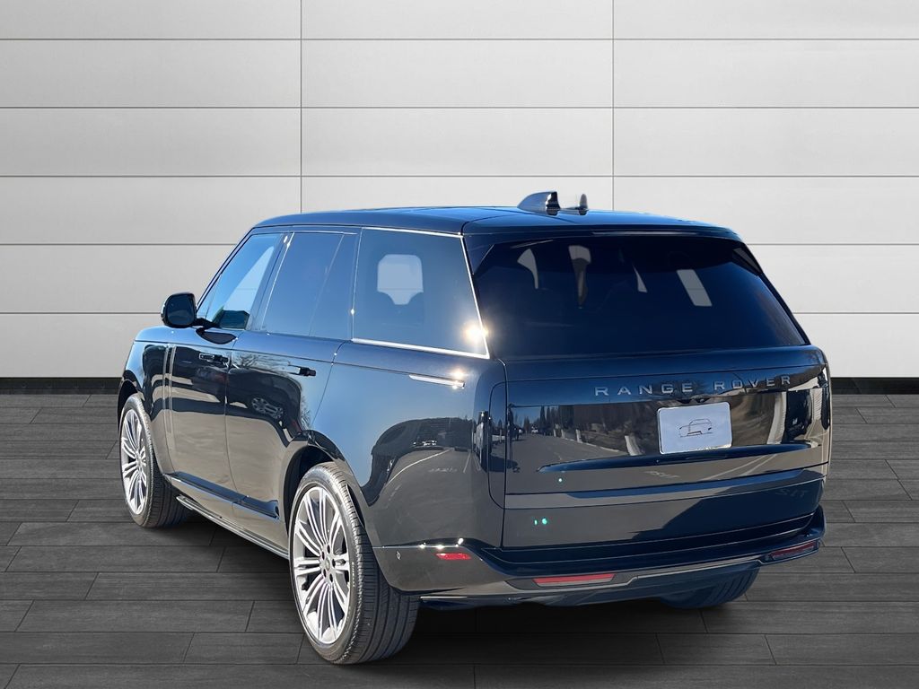 2025 Land Rover Range Rover SE photo 3