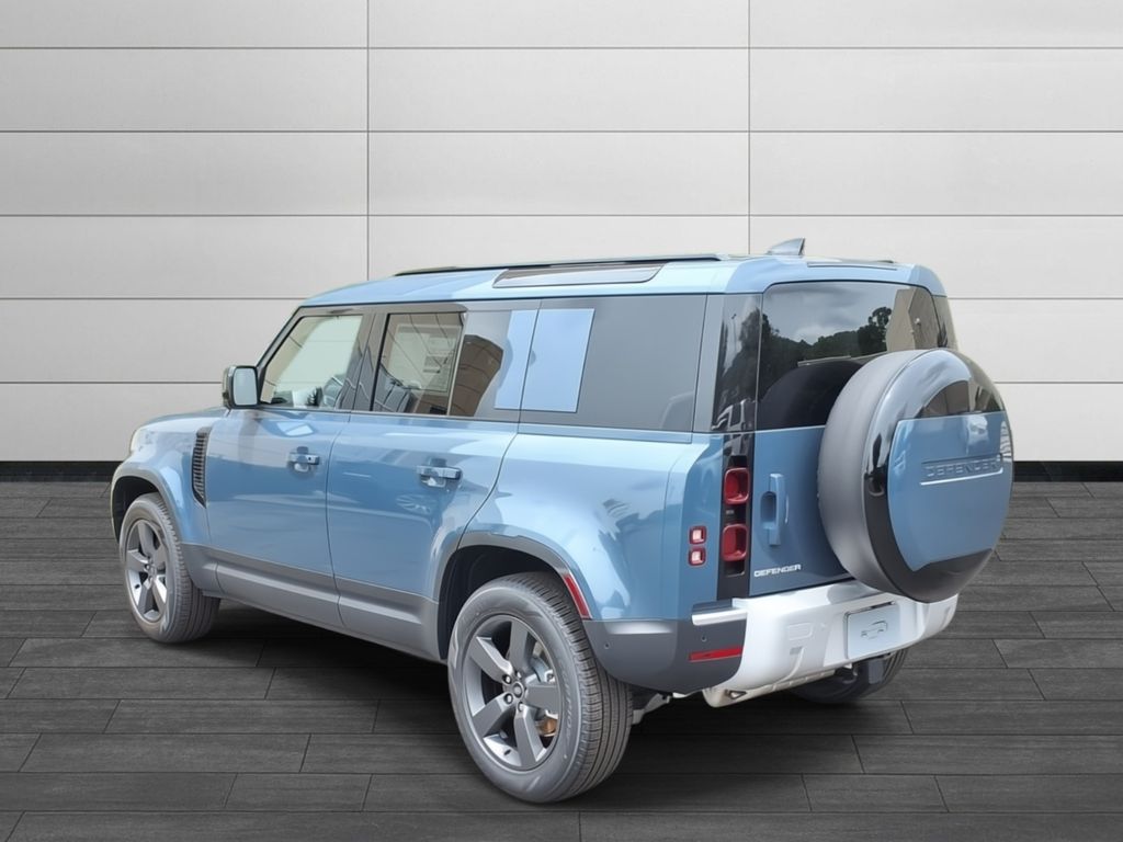 2025 Land Rover Defender 110 S photo 3